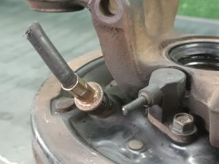 Ступица левая задняя SUBARU FORESTER SG5 EJ202DXUAE 5 ракурс