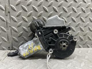 Мотор стеклоподъемника правый передний TOYOTA NOAH ZRR70 85710-30500 1 ракурс