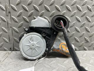 Мотор стеклоподъемника правый передний TOYOTA NOAH ZRR70 85710-30500 2 ракурс