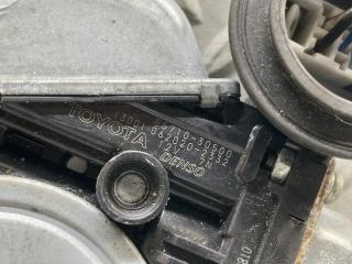 Мотор стеклоподъемника правый передний TOYOTA NOAH ZRR70 85710-30500 3 ракурс