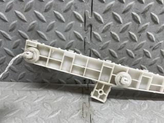 Крепеж бампера правый задний MITSUBISHI DELICA D:5 CV5W 4B12 2M8E 5 ракурс