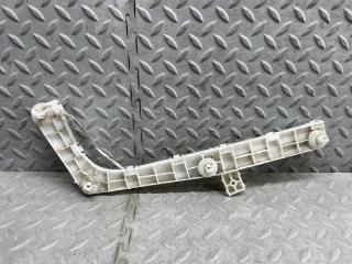 Крепеж бампера левый задний MITSUBISHI DELICA D:5 CV5W 4B12 2M8D 4 ракурс