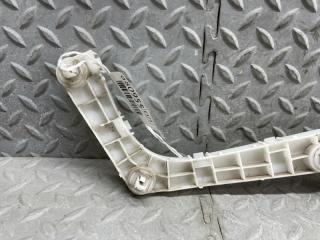 Крепеж бампера левый задний MITSUBISHI DELICA D:5 CV5W 4B12 2M8D 5 ракурс