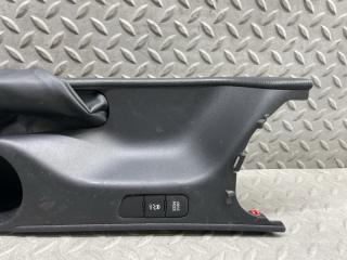 Консоль кпп TOYOTA YARIS MXPA10 M15A-FKS 58811-K0010 3 ракурс Консоль кпп TOYOTA YARIS MXPA10 M15A-FKS 58811-K0010 3 ракурс