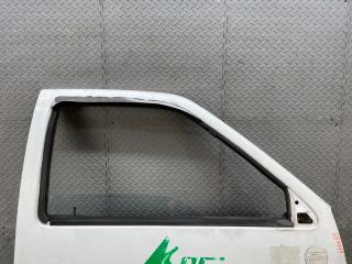 Дверь правая передняя NISSAN DATSUN BMD21 TD27 4 ракурс