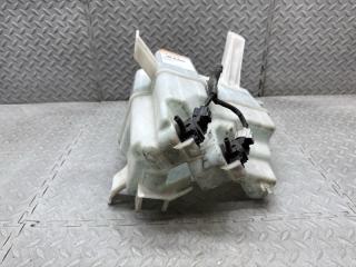 Бачок стеклоомывателя TOYOTA PRIUS ZVW30 060851-317 4 ракурс Бачок стеклоомывателя TOYOTA PRIUS ZVW30 060851-317 4 ракурс