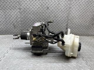 Главный тормозной цилиндр TOYOTA PRIUS ZVW30 2ZR-FXE 47210-47200 1 ракурс