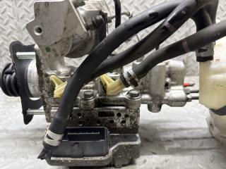 Главный тормозной цилиндр TOYOTA PRIUS ZVW30 2ZR-FXE 47210-47300 3 ракурс