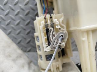 Топливный насос TOYOTA PORTE NCP141 1NZ-FE 77704-52110 3 ракурс