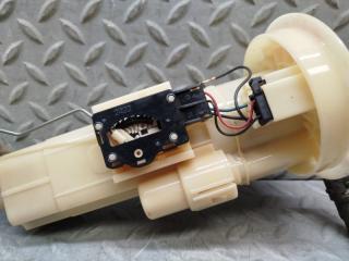 Топливный насос SUZUKI PALETTE MK21S K6A 15100-82K01 3 ракурс