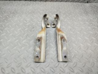 Петля капота SUZUKI EVERY DA62V 1 ракурс