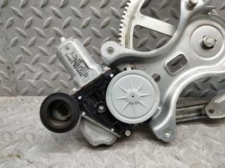 Стеклоподъемник правый передний TOYOTA VOXY ZRR70 85710-48060 3 ракурс