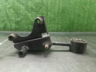 Подушка двигателя задняя TOYOTA PASSO KGC30 1KR-FE 4 ракурс