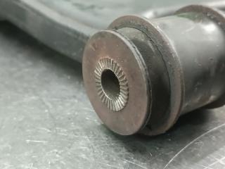 Рычаг левый задний TOYOTA ALTEZZA SXE10 3S-GE BEAMS 3 ракурс Рычаг левый задний TOYOTA ALTEZZA SXE10 3S-GE BEAMS 3 ракурс