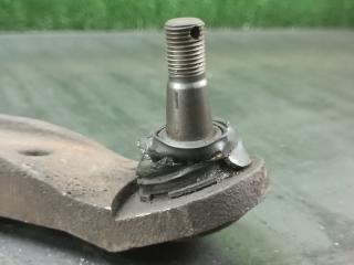 Рычаг правый передний NISSAN WINGROAD WHNY11 QG18DE 5 ракурс Рычаг правый передний NISSAN WINGROAD WHNY11 QG18DE 5 ракурс