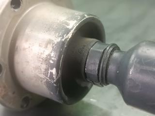 Карданный вал передний TOYOTA MARK II JZX115 1JZ-GE 4 ракурс Карданный вал передний TOYOTA MARK II JZX115 1JZ-GE 4 ракурс
