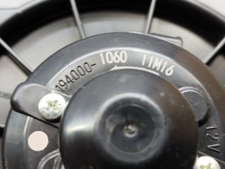 Мотор печки передний TOYOTA PORTE NNP11 1NZ-FE 194000-1060 5 ракурс