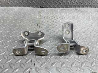 Петля дверная левая передняя TOYOTA SAI AZK10 2AZ-FXE 2 ракурс Петля дверная левая передняя TOYOTA SAI AZK10 2AZ-FXE 2 ракурс