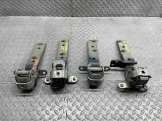 Петли 5-й двери ISUZU BIGHORN UBS69 4JG2TE 2 ракурс