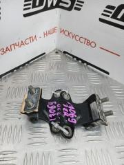 Петля двери багажника Toyota Avensis