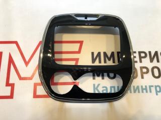 Запчасть рамка магнитолы Renault Kaptur 2017