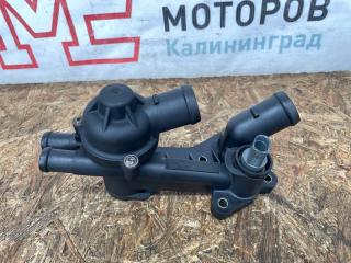 Фото запчасти корпус термостата Volkswagen Polo 2005 Б/У запчасть Запчасть корпус термостата Volkswagen Polo 2005
