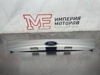 Накладка на дверь багажника Ford Fiesta 2010 Б/У Накладка на дверь багажника Ford Fiesta 2010