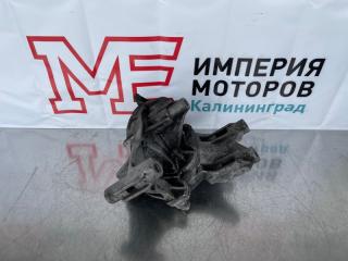 Запчасть кронштейн двигателя левый Volkswagen Multivan 2008