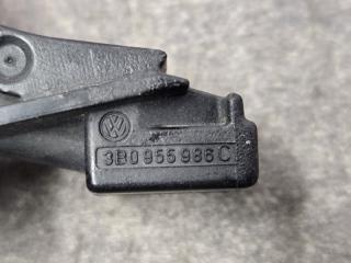 Форсунка омывателя Passat B5 2001