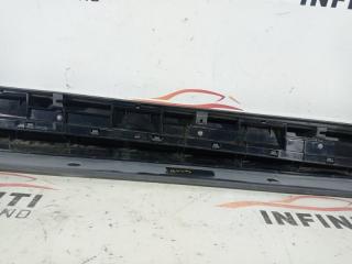 Порог пластиковый левый Q30 QX30 H15