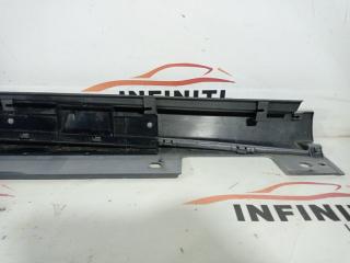 Порог пластиковый левый Q30 QX30 H15