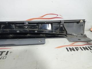 Порог пластиковый правый Q30 QX30 H15