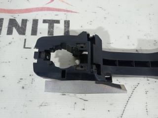 Кронштейн ручки двери левый Q50 V37