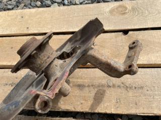 Запчасть кулак поворотный задний левый Volkswagen Golf 2006