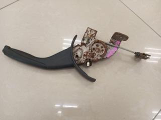 Запчасть рукоять стояночного тормоза Mitsubishi Carisma 2003