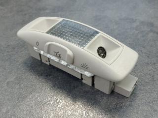 Запчасть плафон подсветки салона левый Volkswagen Passat 1999
