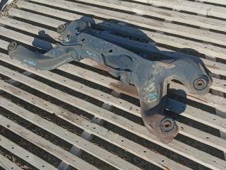 Запчасть подрамник передний Nissan Primera 1991