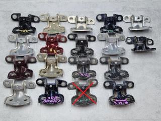 Фото запчасти петля двери задняя правая Hyundai Accent Б/У запчасть Запчасть петля двери задняя правая Hyundai Accent