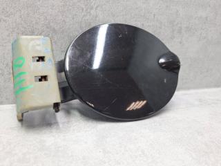 Фото запчасти лючок топливного бака Лада Калина 2007 Б/У запчасть Запчасть лючок топливного бака Лада Калина 2007