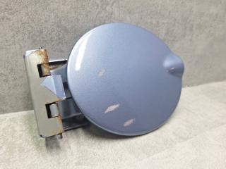 Фото запчасти лючок топливного бака Лада Калина 2010 Б/У запчасть Запчасть лючок топливного бака Лада Калина 2010