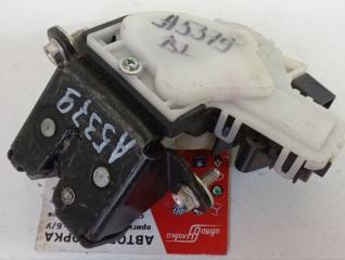 Фото запчасти замок багажника Mazda 3 2009-2013 Б/У запчасть Запчасть замок багажника Mazda 3 2009-2013