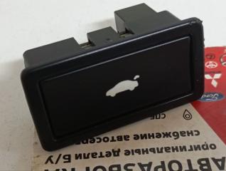 Фото запчасти кнопка открывания багажника Audi A8 2002-2010 Б/У запчасть Запчасть кнопка открывания багажника Audi A8 2002-2010