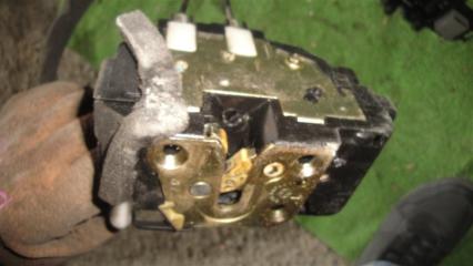 Замок двери левый передний NISSAN CUBE BZ11 2 ракурс