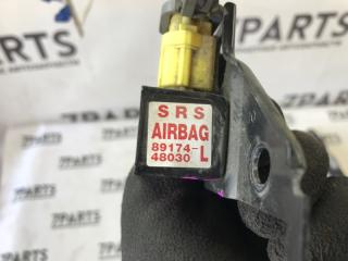 Датчик airbag левый TOYOTA KLUGER V ACU20 89174-48030 3 ракурс