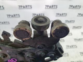 Ролик раздвижной двери правый задний TOYOTA ISIS ZNM10 1ZZFE 68350-44010 3 ракурс