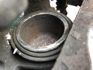 Суппорт левый передний NISSAN MOCO MG33S R06A 410114A00D 5 ракурс