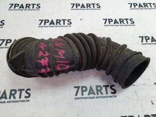 Патрубок воздушн.фильтра TOYOTA ISIS ZNM10 1ZZFE 17881-22080 2 ракурс