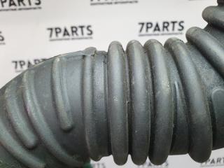Патрубок воздушн.фильтра TOYOTA ISIS ZNM10 1ZZFE 17881-22080 3 ракурс