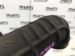 Патрубок воздушн.фильтра TOYOTA PORTE NNP10 2NZFE 17880-21050 3 ракурс