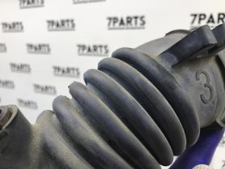 Патрубок воздушн.фильтра TOYOTA VITZ NCP131 1NZFE 17880-21091 3 ракурс